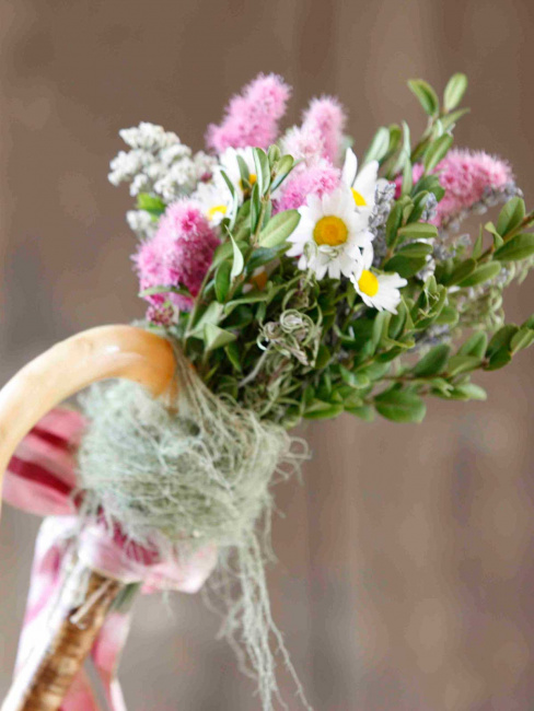 Kräuterbündel bei der Kräuterweihe